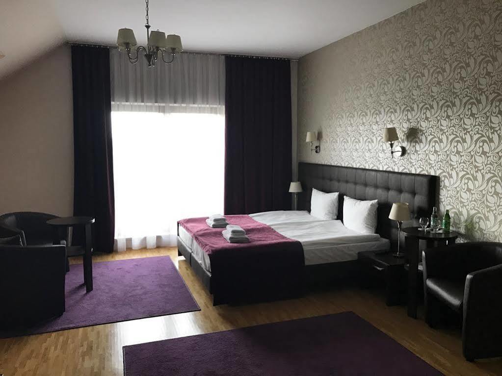Hotel Oriza Gdów Eksteriør billede